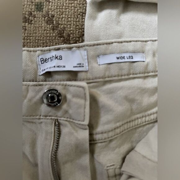 Bershka off white wide leg denim jeans.w split hem NWOT 4 - Picture 9 of 13